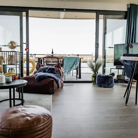 Hausboot Kuestennebel 2 *